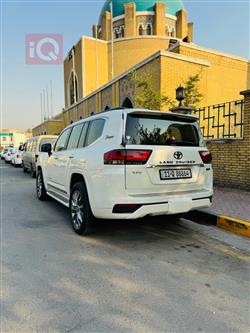 تۆیۆتا لاند کروزەر